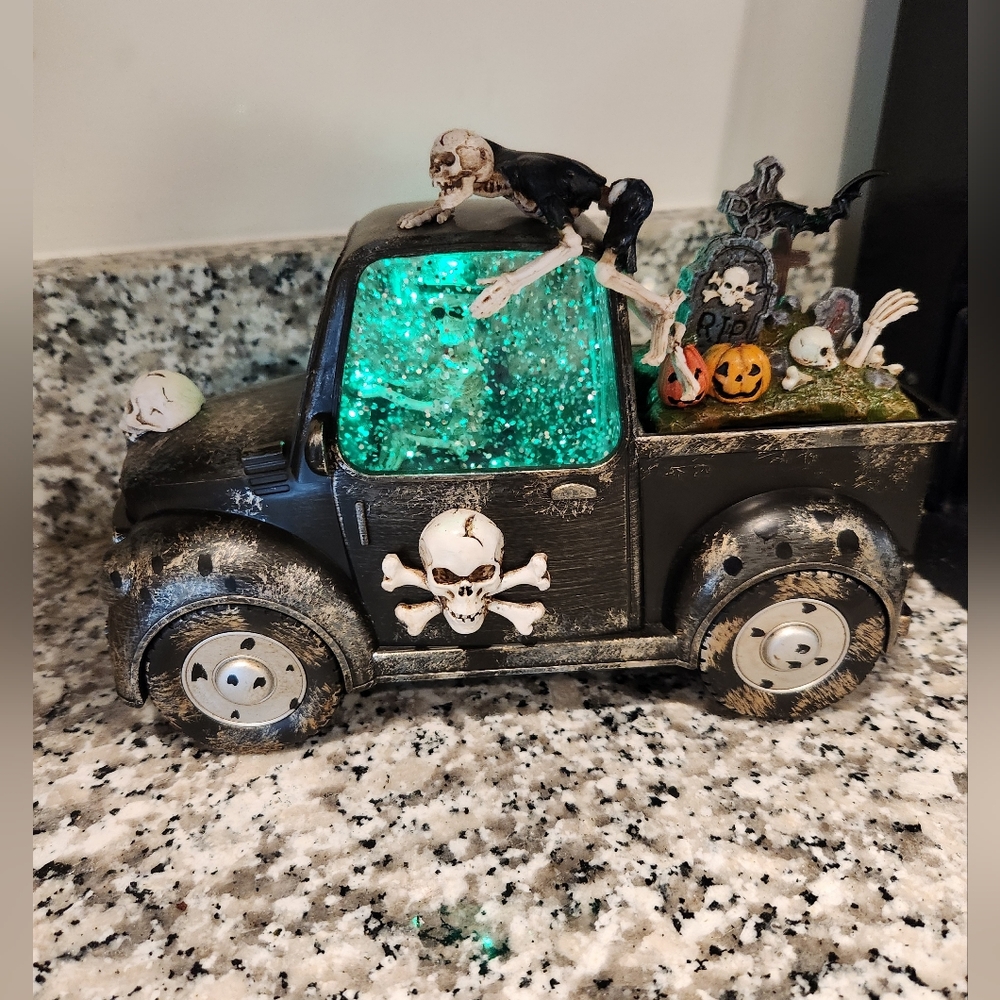 Cracker Barrel Halloween Skeleton Snow Globe Truck. New - Picture 3 of 6